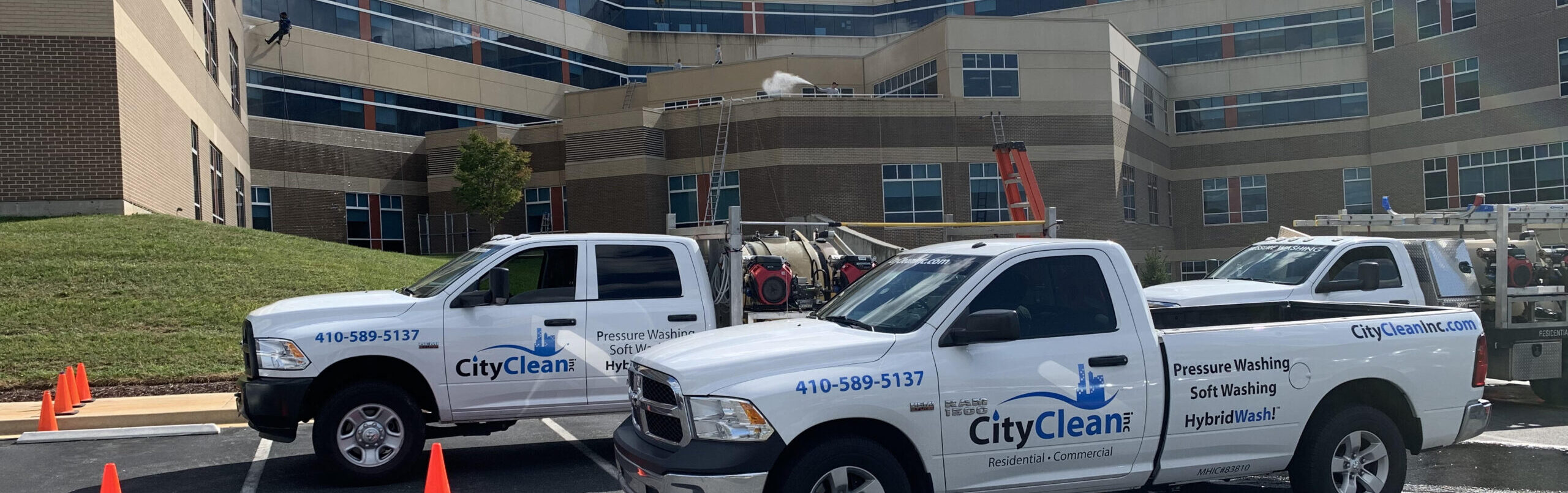 city clean working on commercial buildings